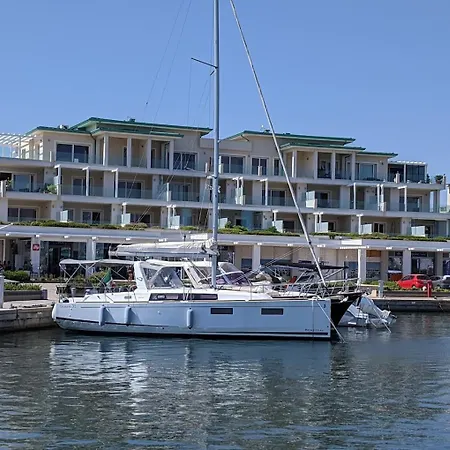 Marina Di Guest